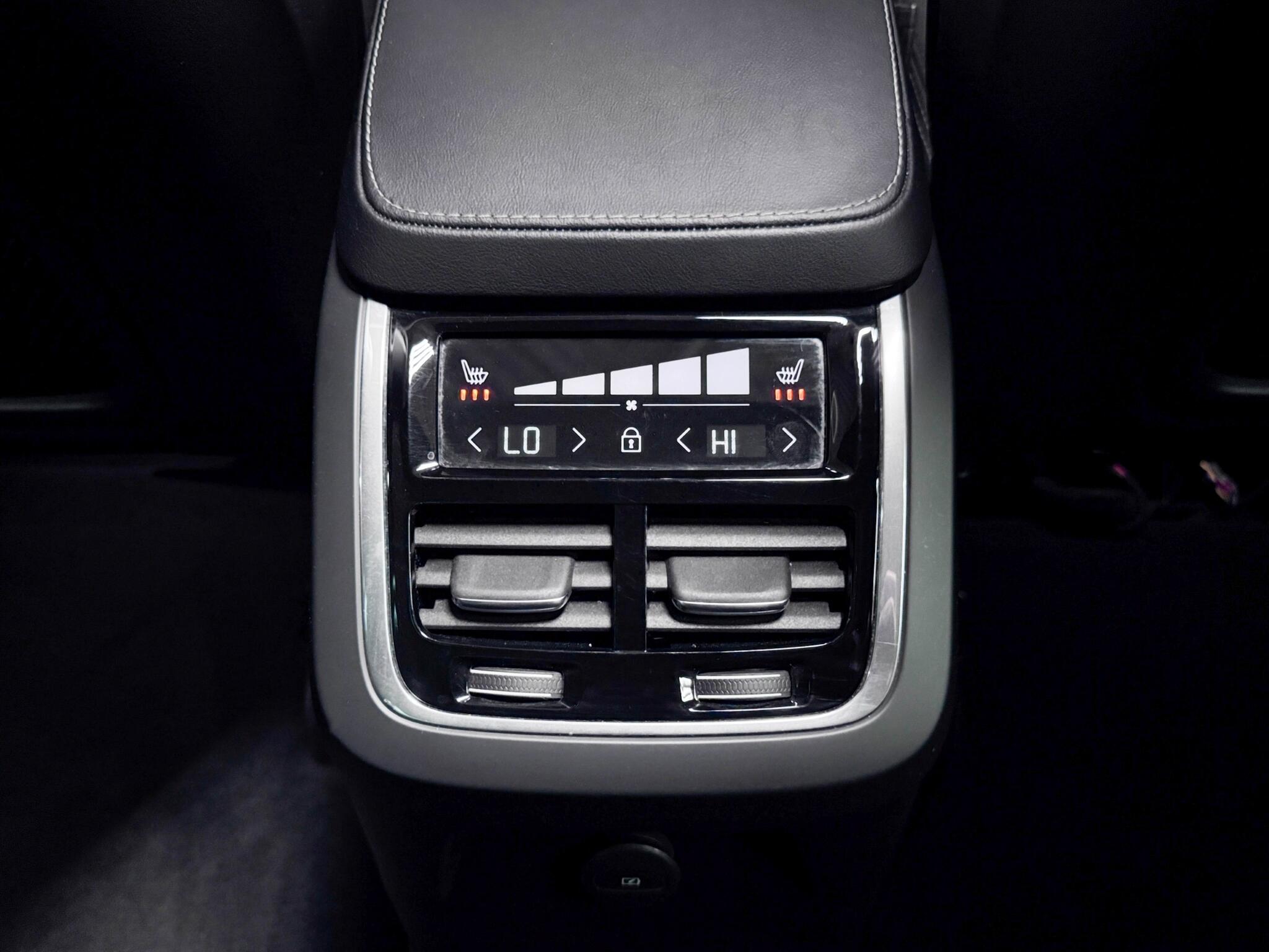 Volvo XC90 view 24