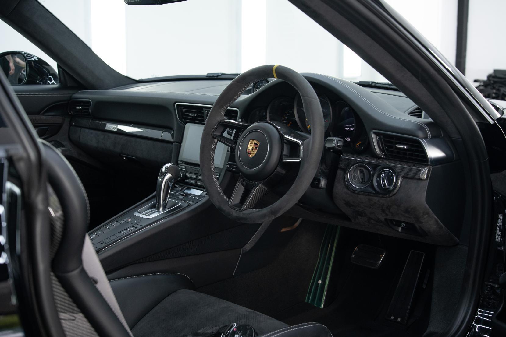 Porsche 911 view 4