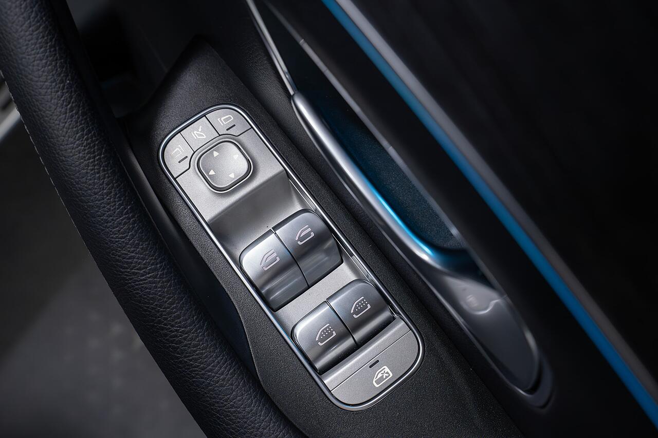 Mercedes-Benz GLS view 9
