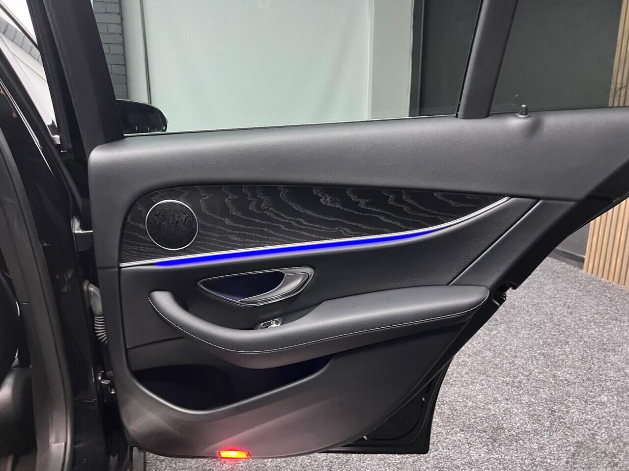 Mercedes-Benz E-Class view 41
