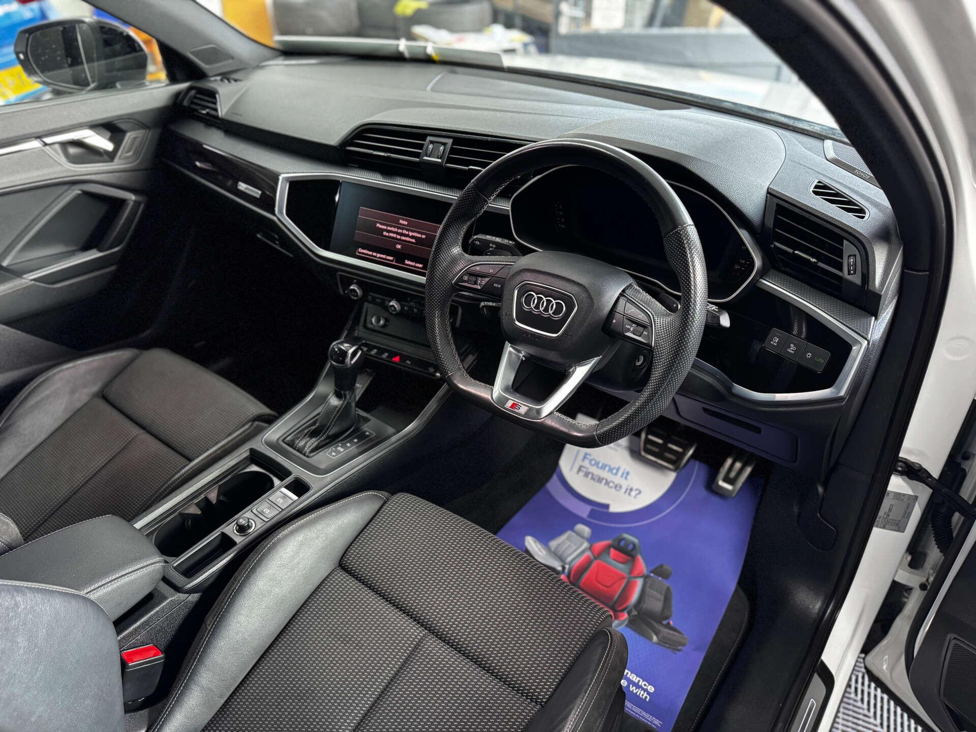 Audi Q3 view 31