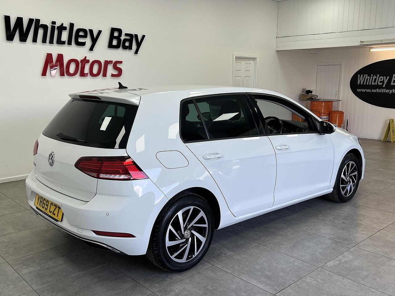 Volkswagen Golf view 3