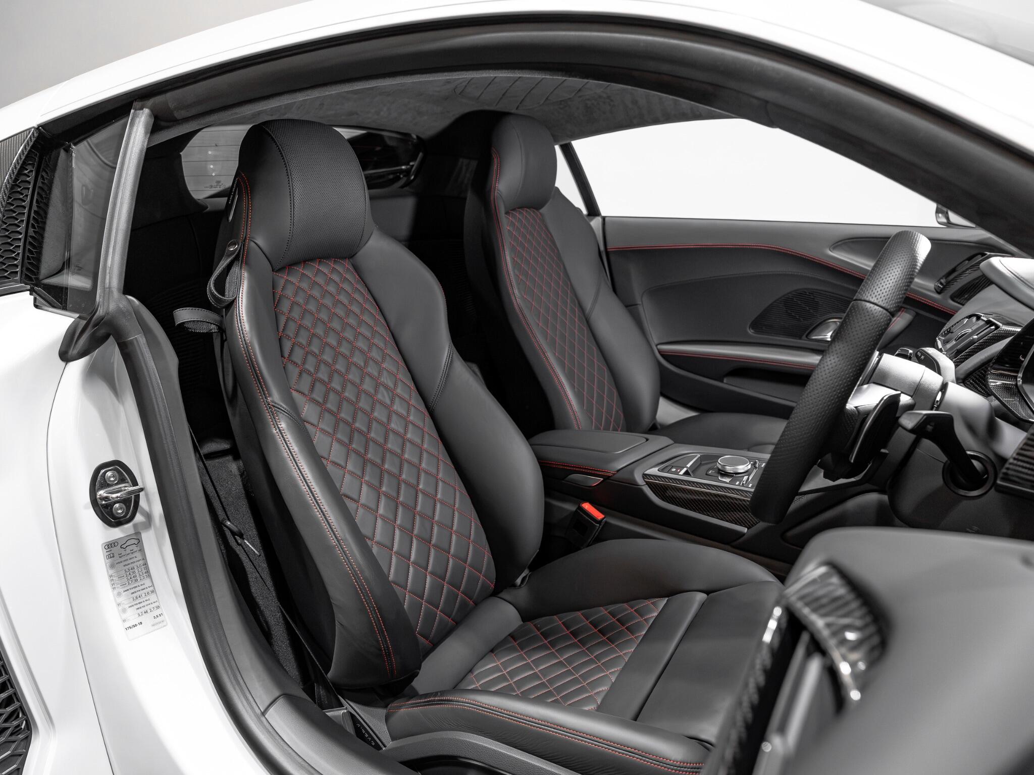Audi R8 view 2