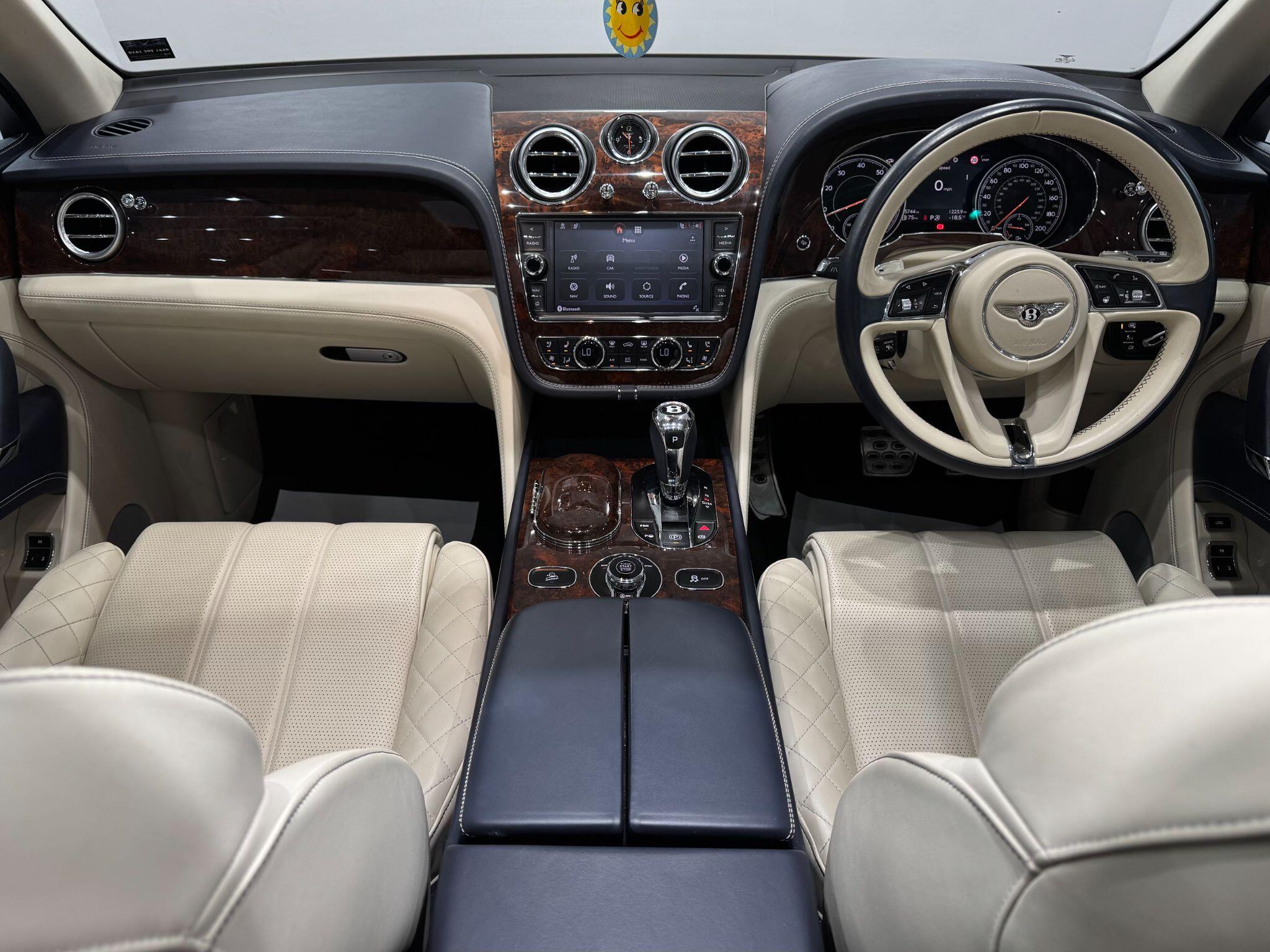 Bentley Bentayga view 50
