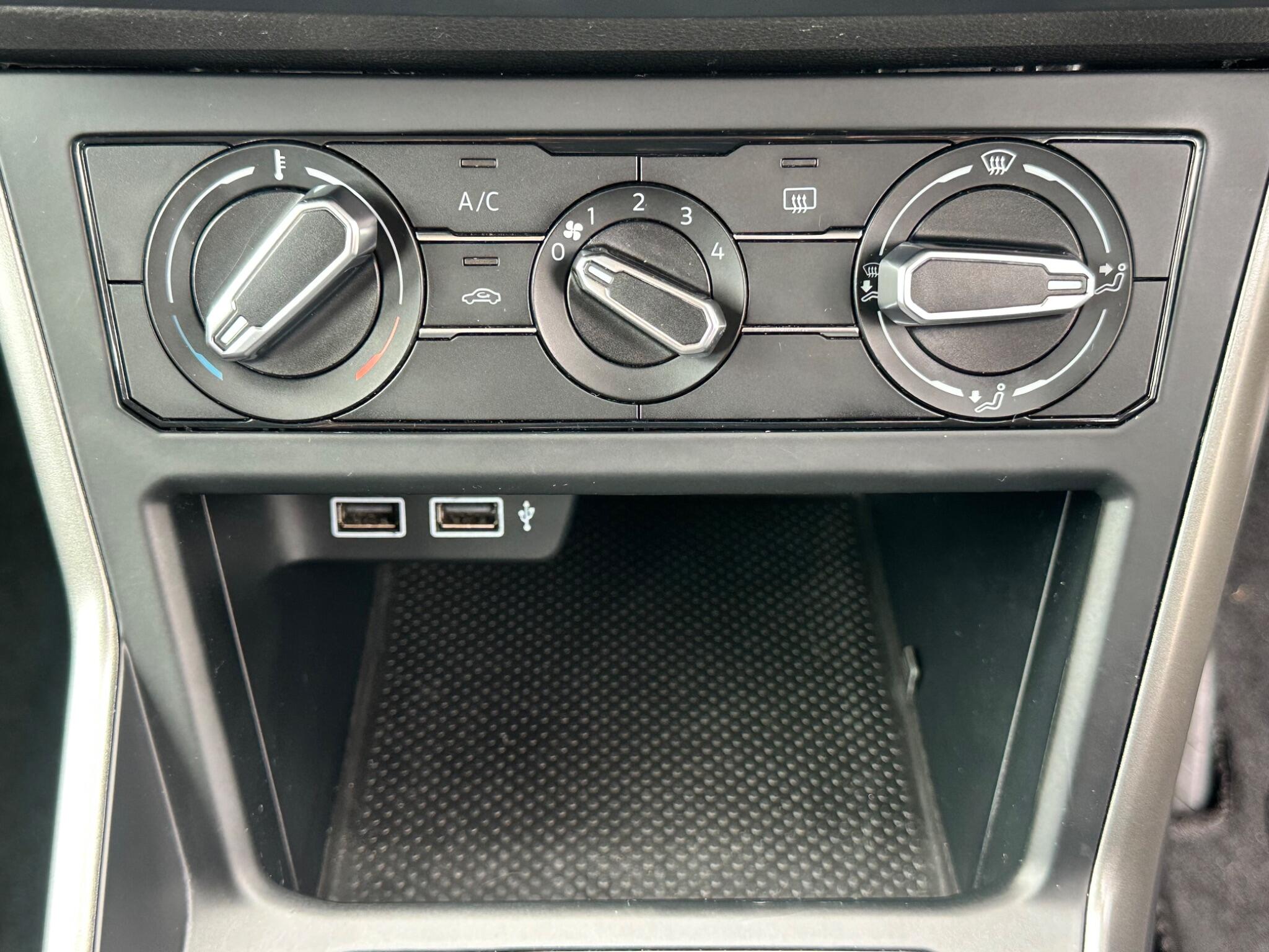 Volkswagen Polo view 19