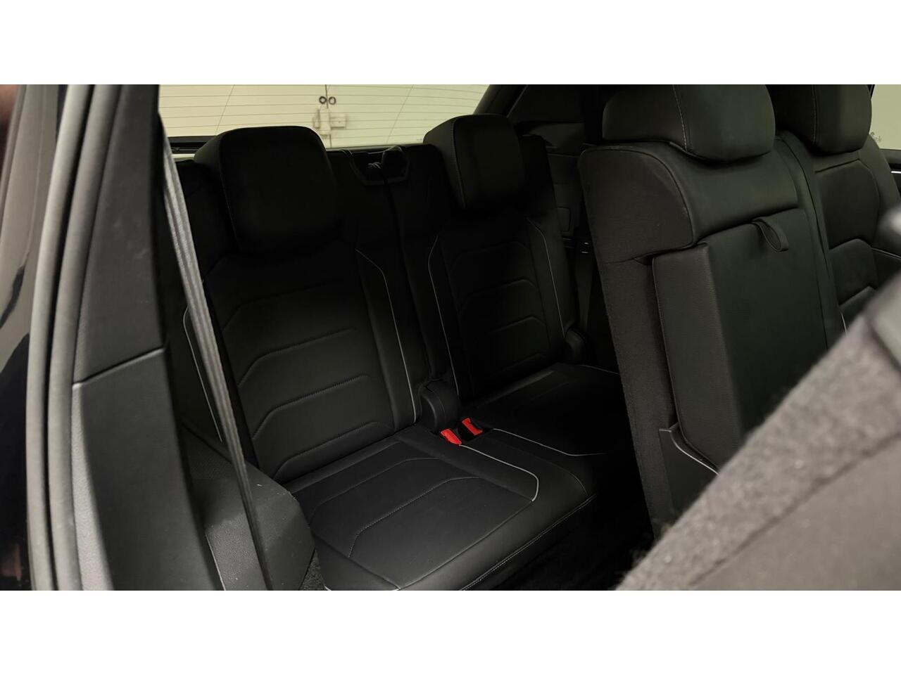 Volkswagen Tiguan Allspace view 20