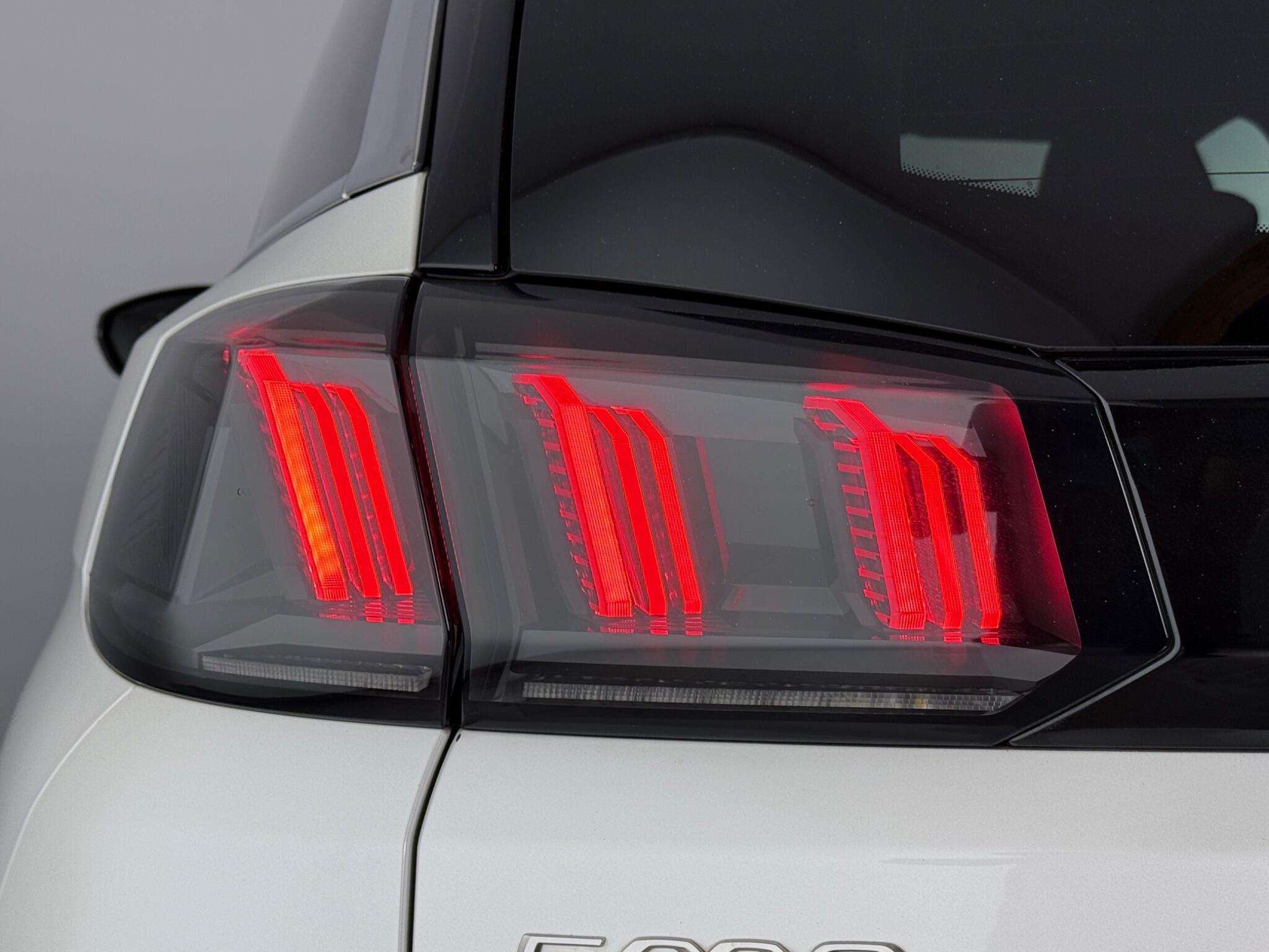 Peugeot 5008 view 11