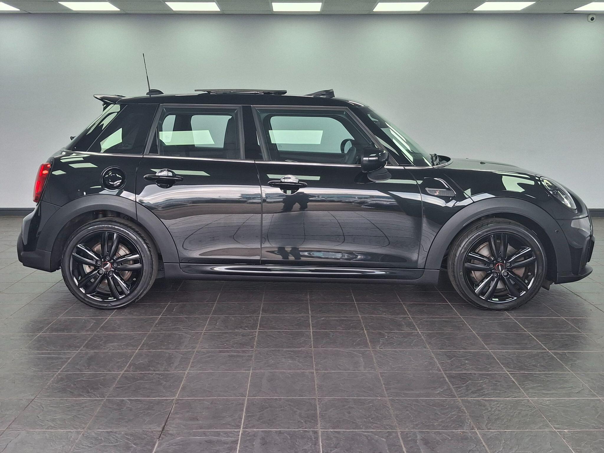 Mini Hatch view 36