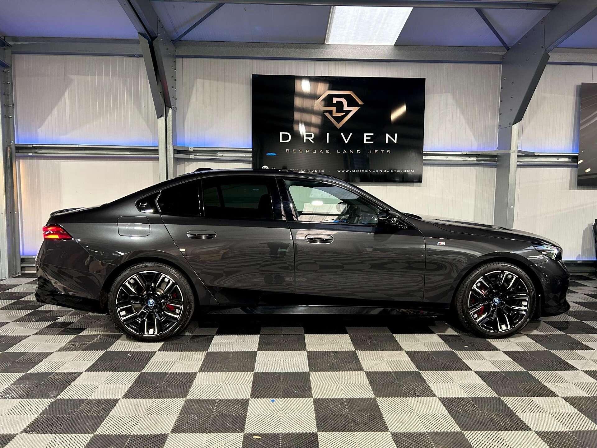 BMW I5 view 12