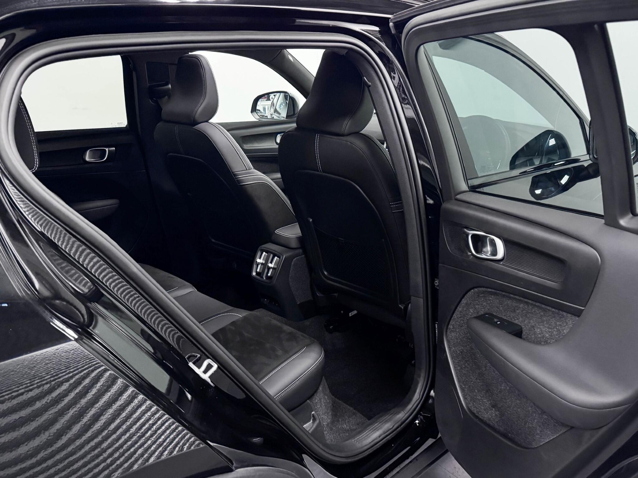 Volvo XC40 view 31