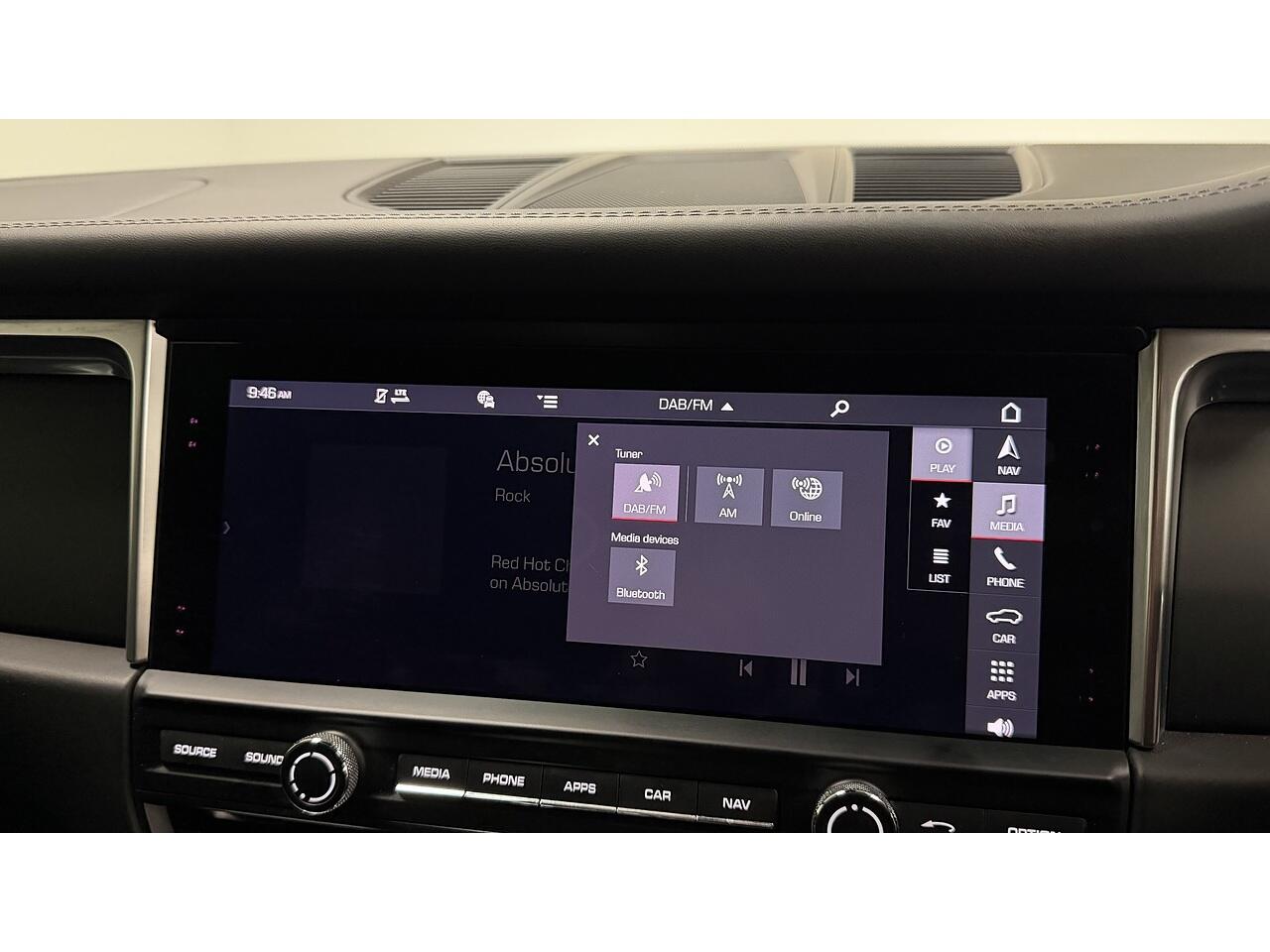 Porsche Macan view 19