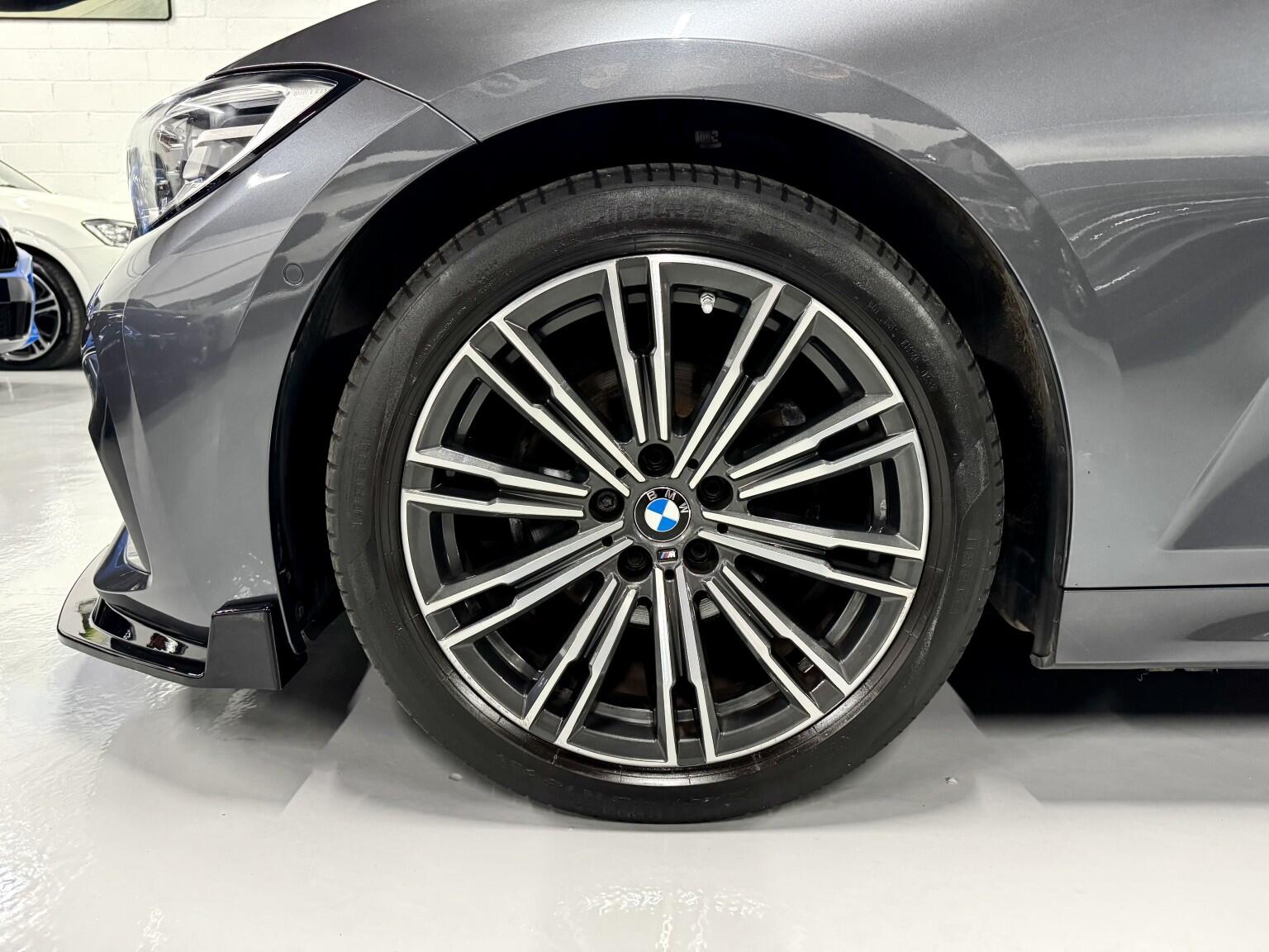 BMW 3 Series view 4