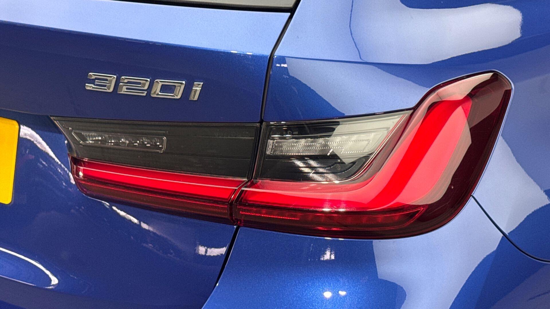 BMW 3 Series view 22