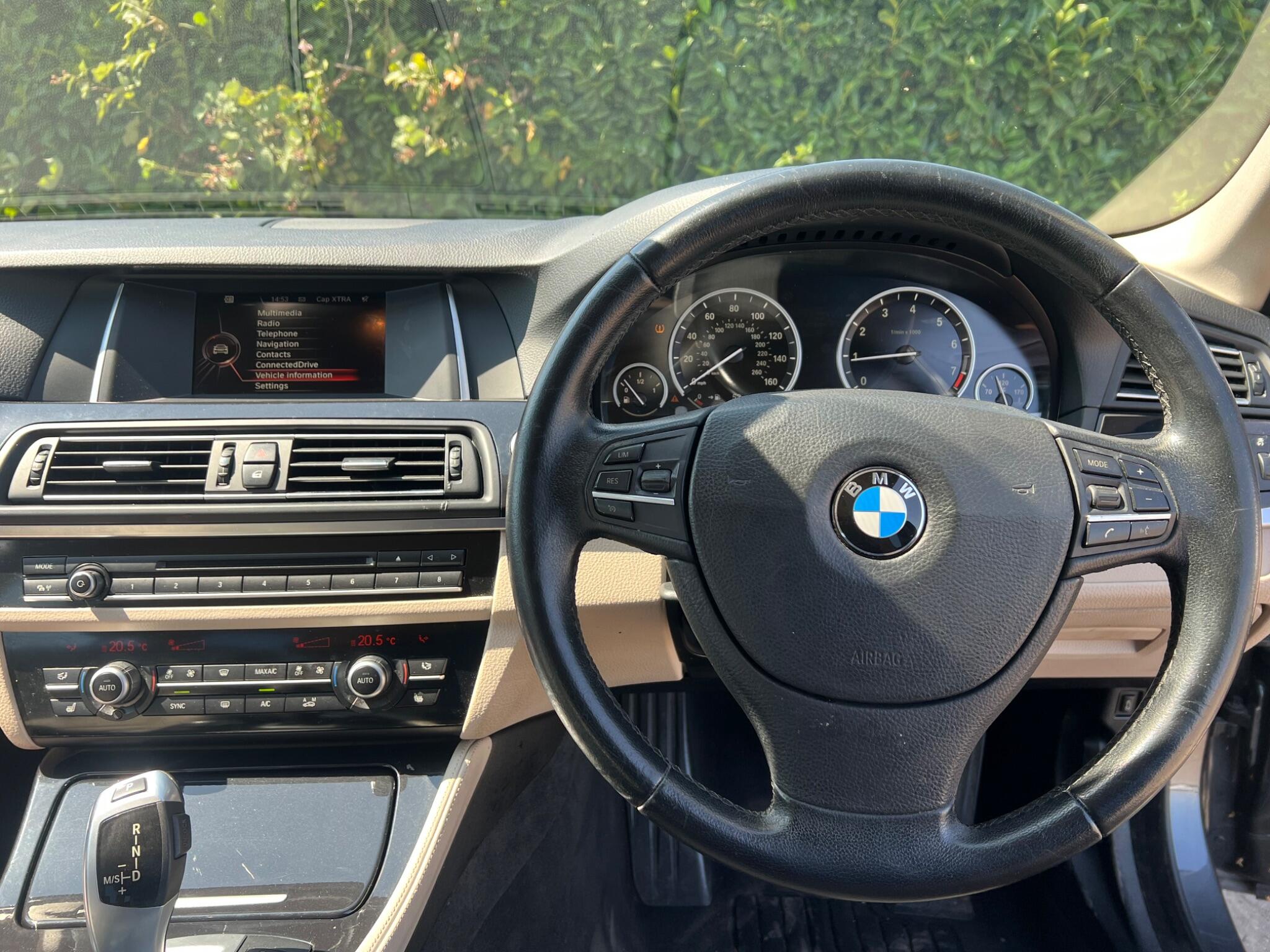 BMW 5 Series view 25