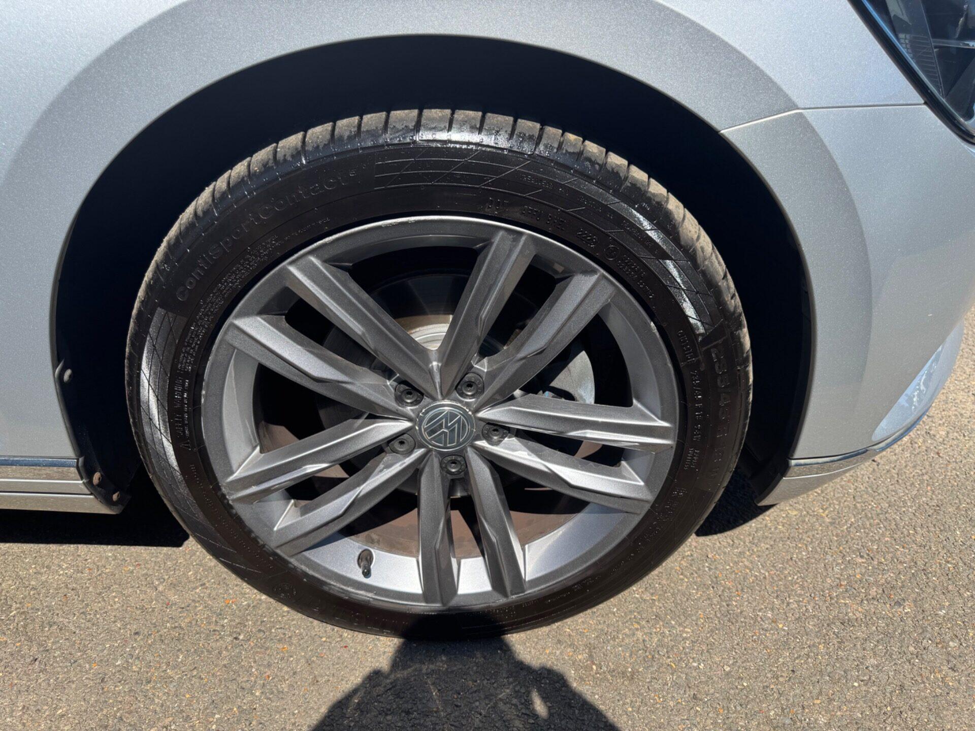 Volkswagen Passat view 30