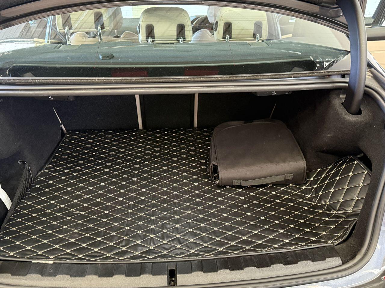 BMW 3 Series view 17