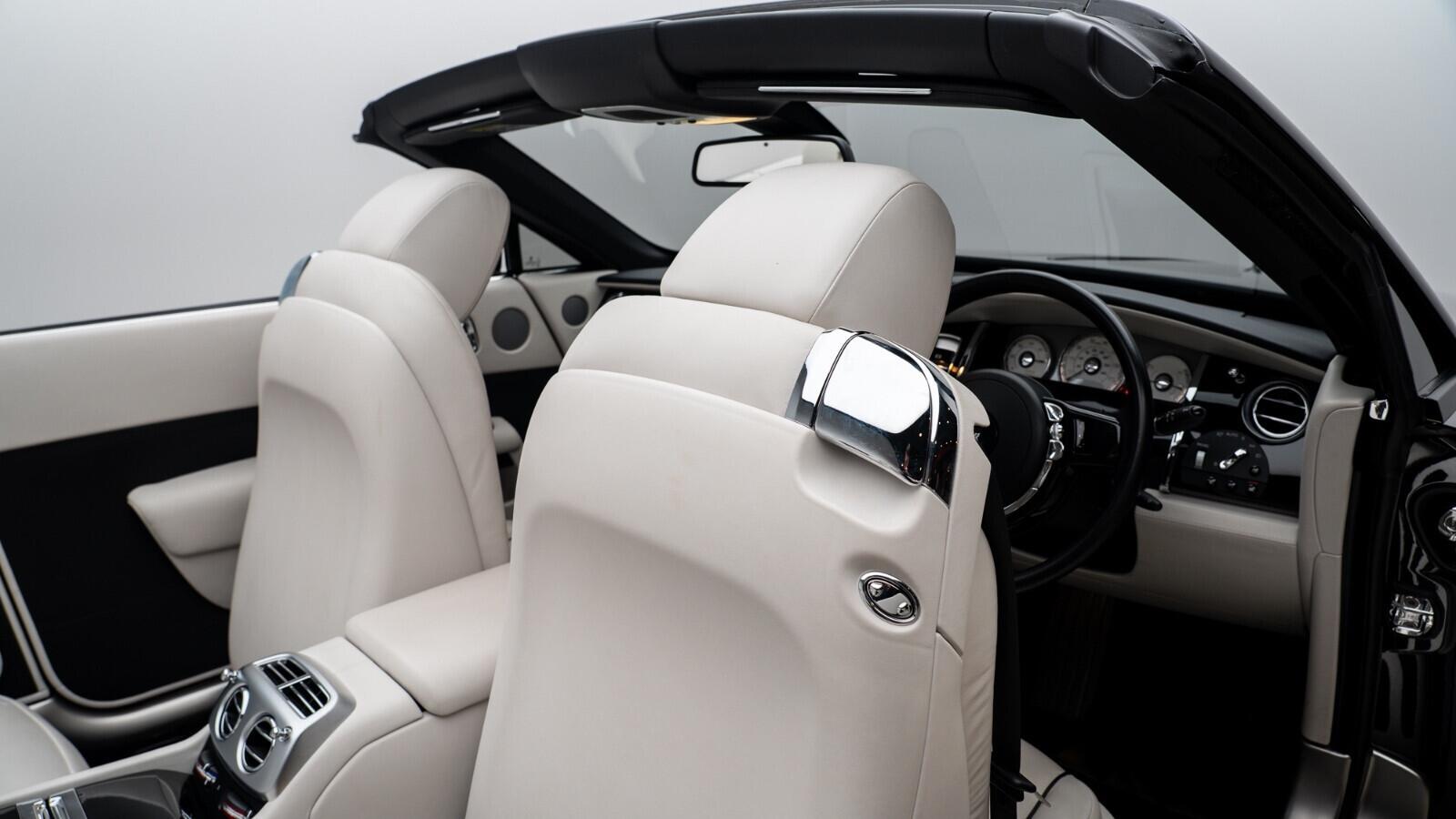 Rolls-Royce Dawn view 13