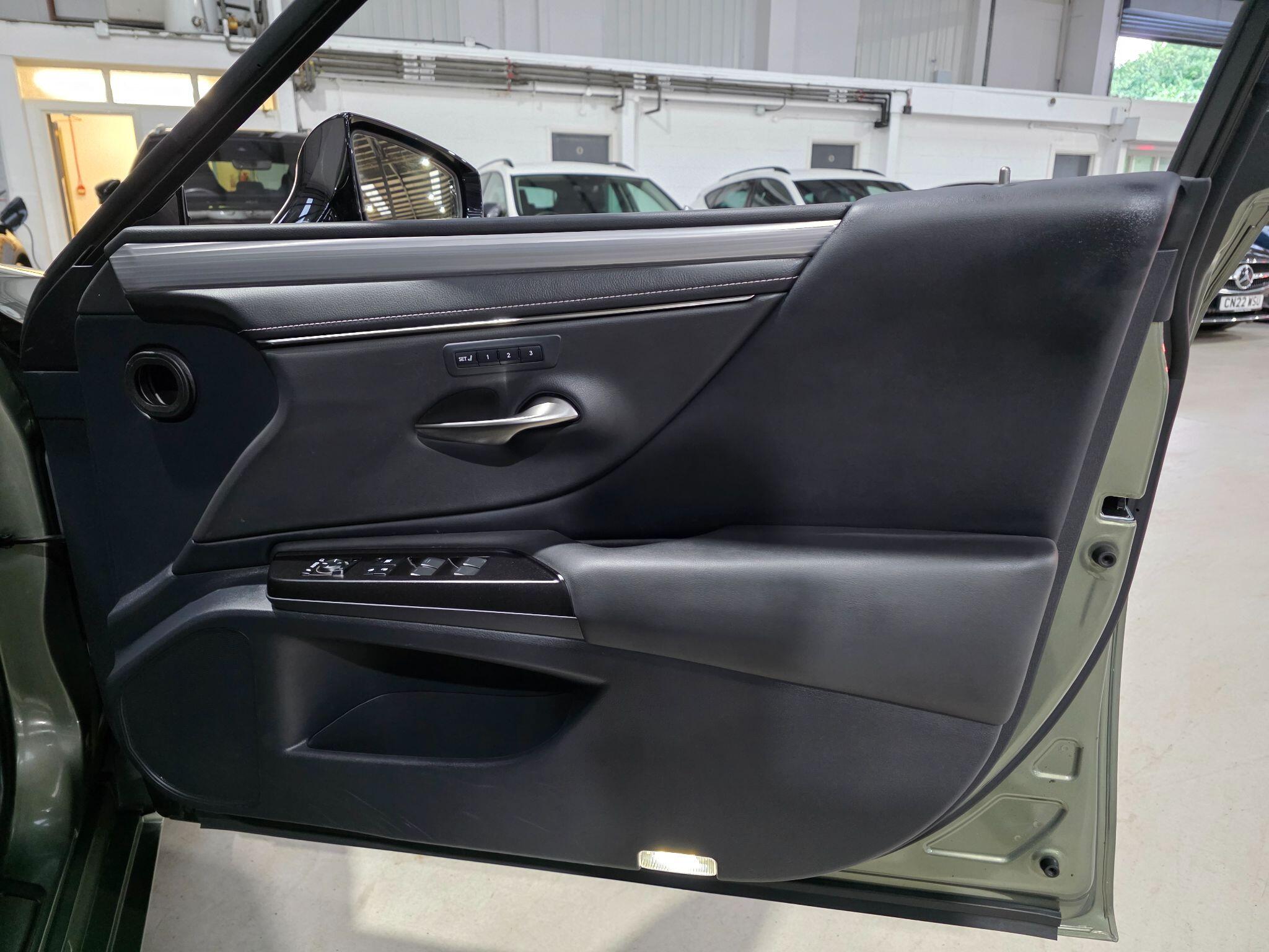 Lexus Es view 14