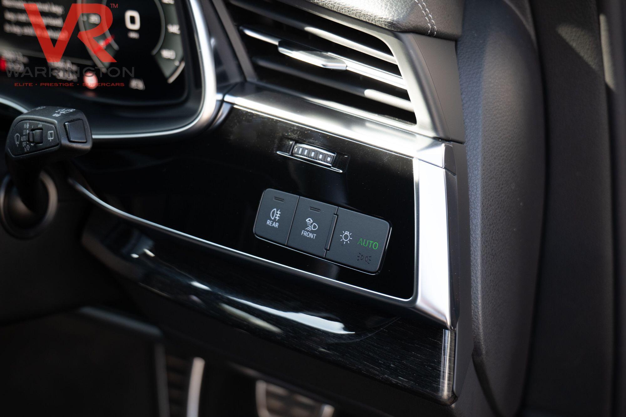 Audi Q7 view 14