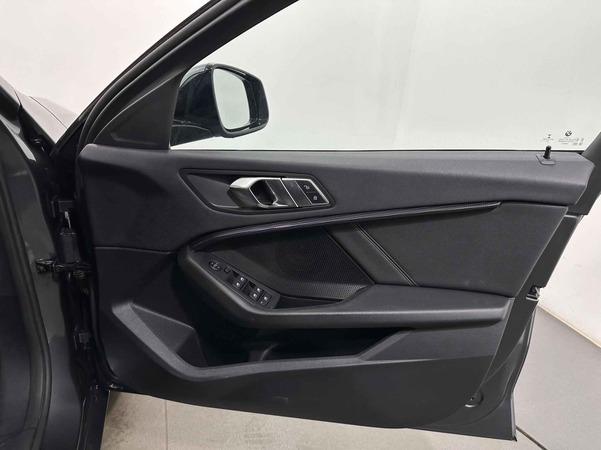 BMW 1 Series view 34