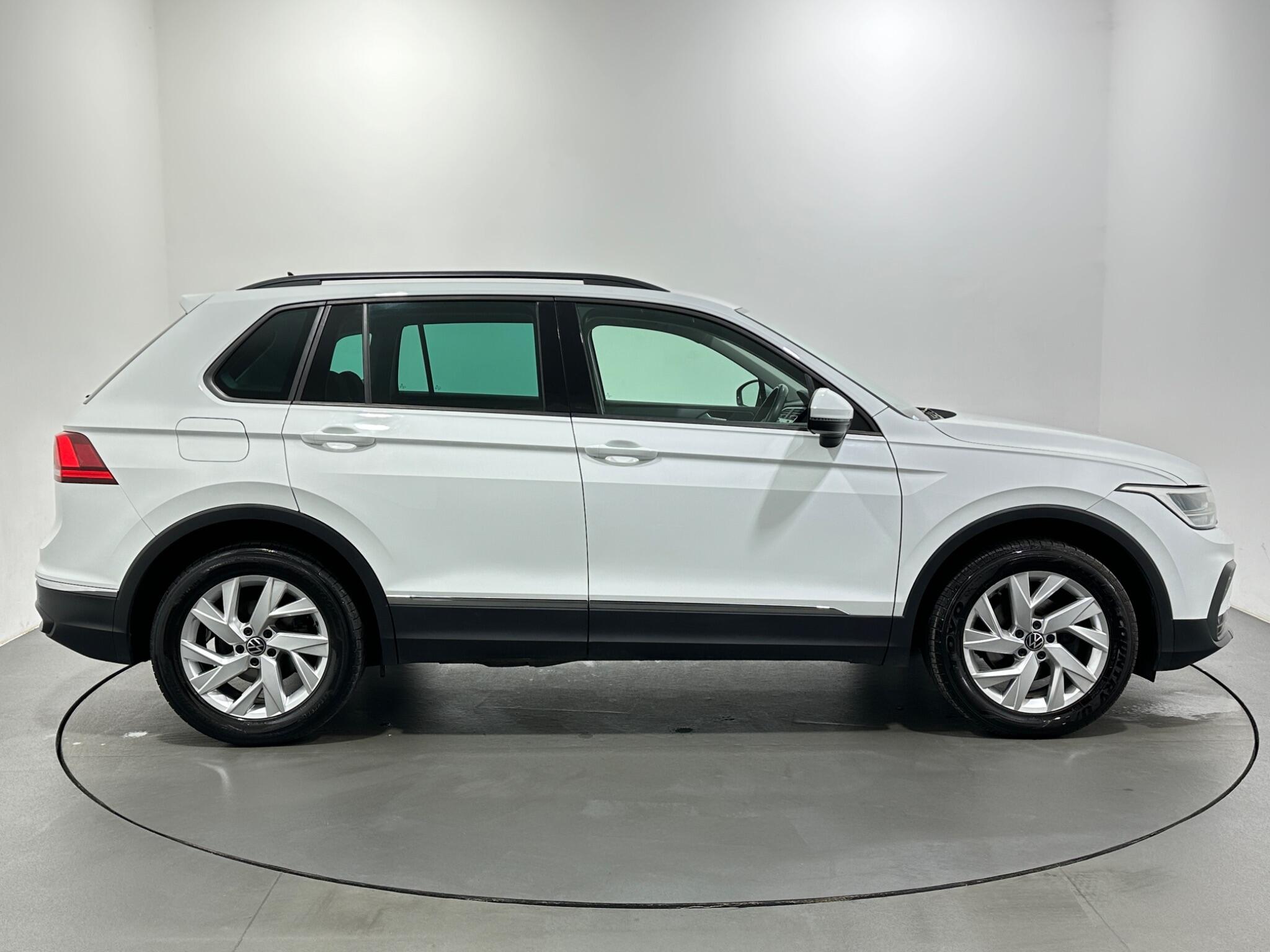 Volkswagen Tiguan view 9