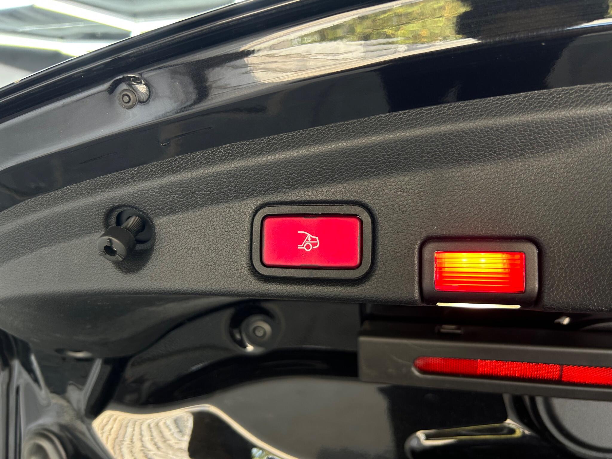Mercedes-Benz E Class view 32