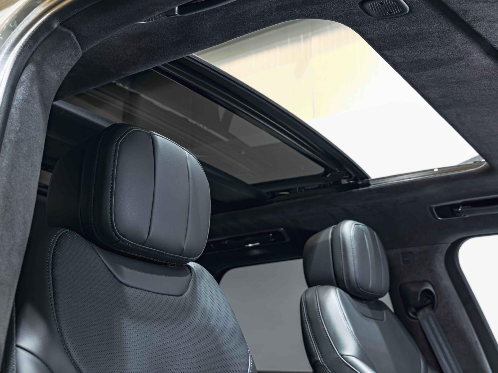 Land Rover Range Rover Sport view 3