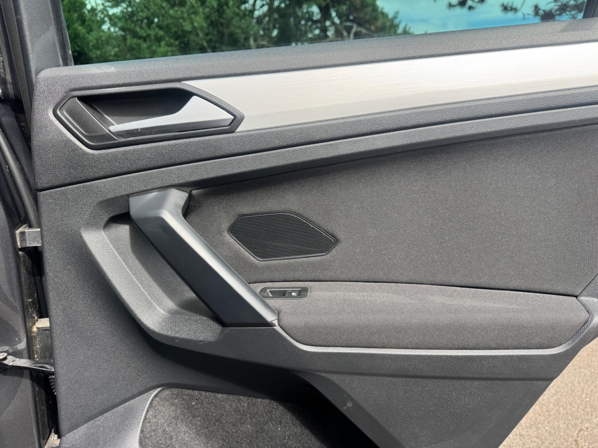 Volkswagen Tiguan view 44