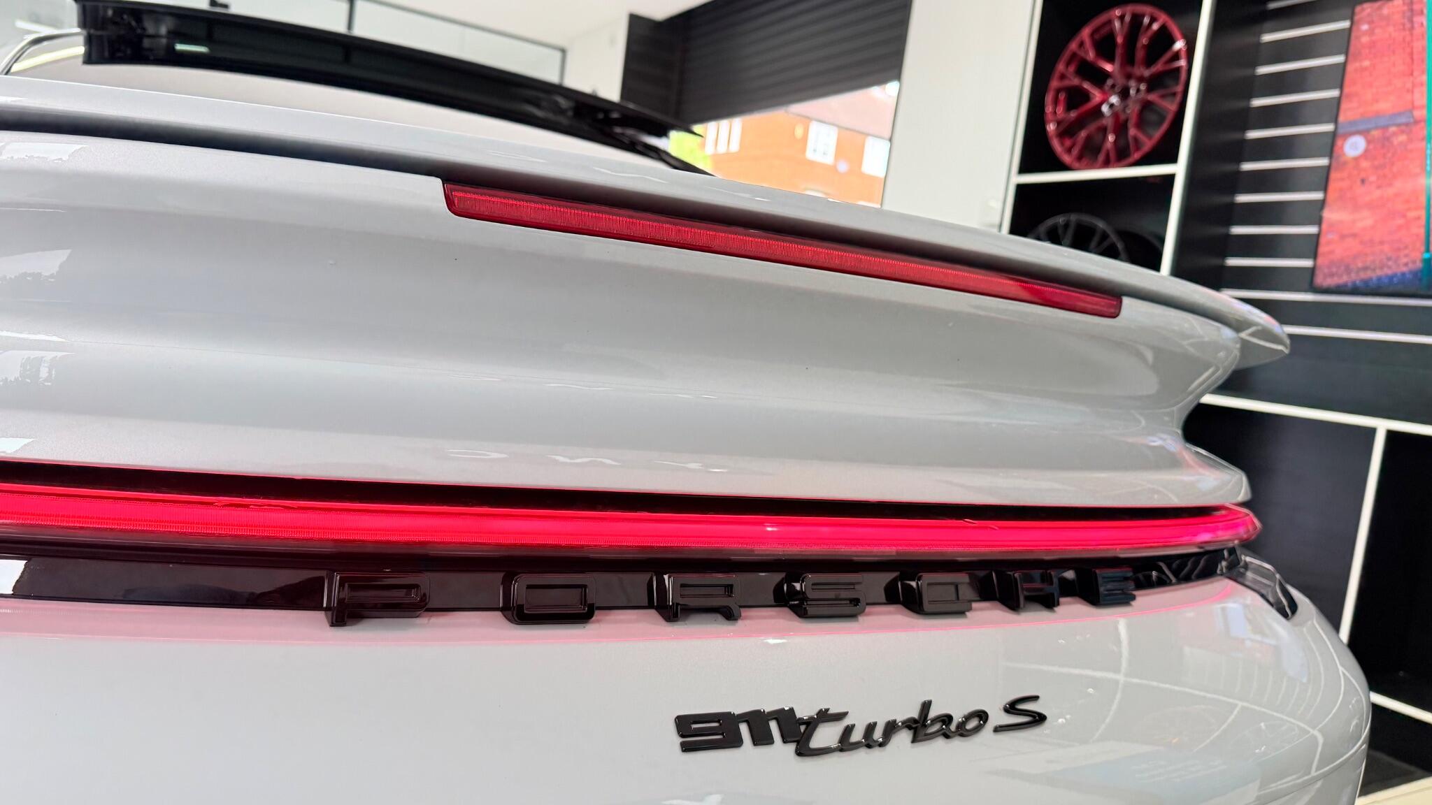 Porsche 911 view 36