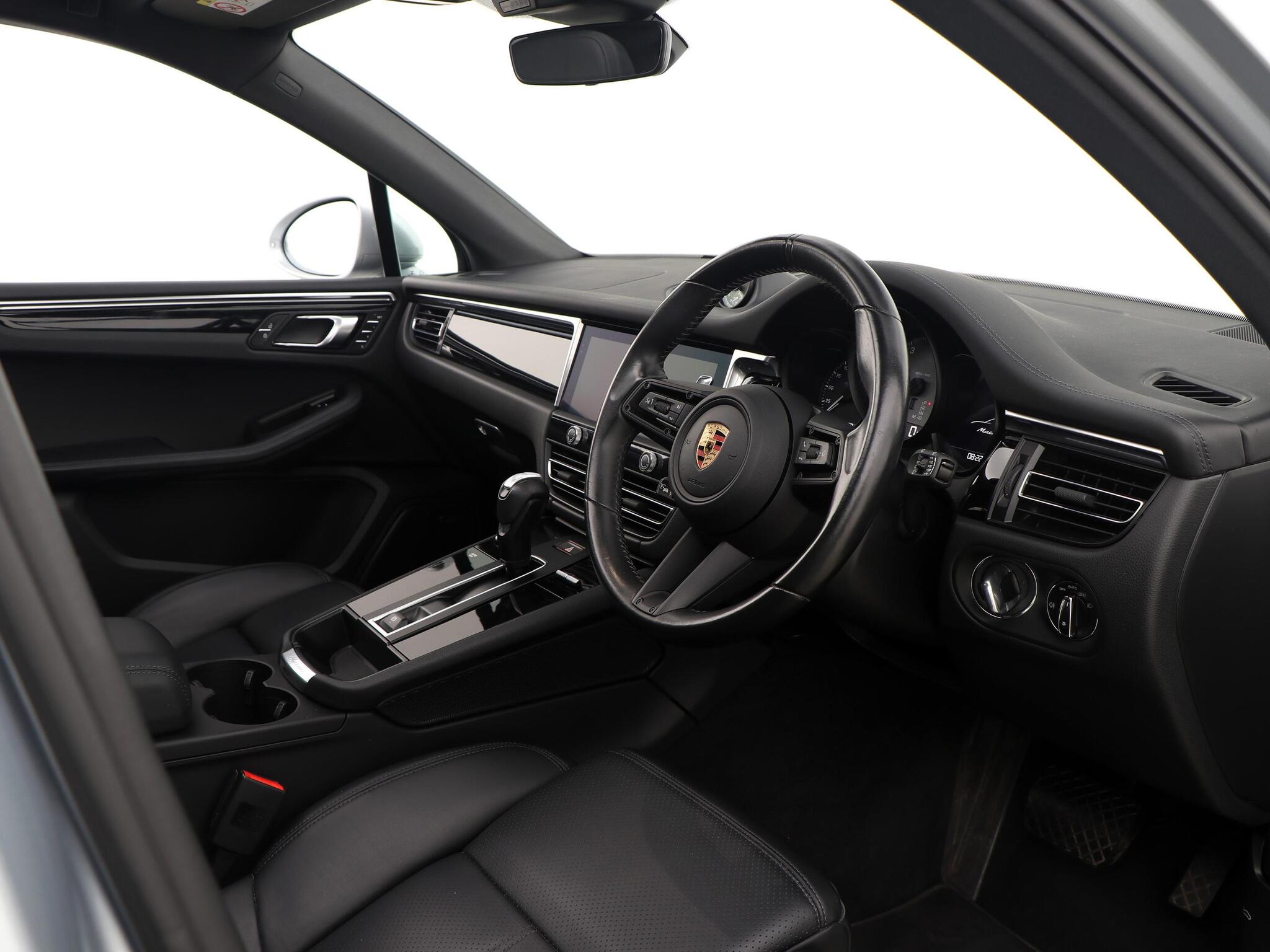 Porsche Macan view 31