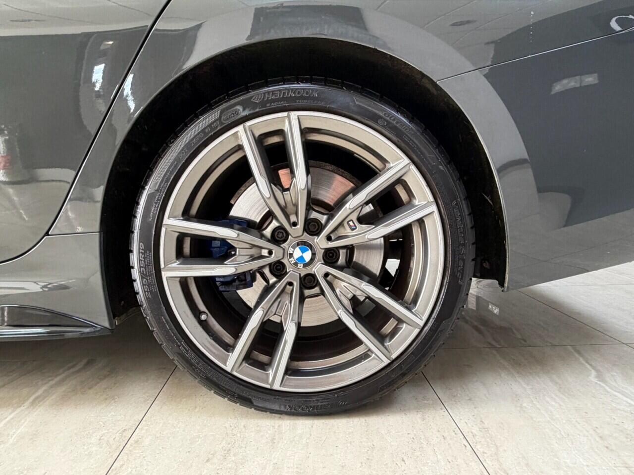 BMW 3 Series view 15