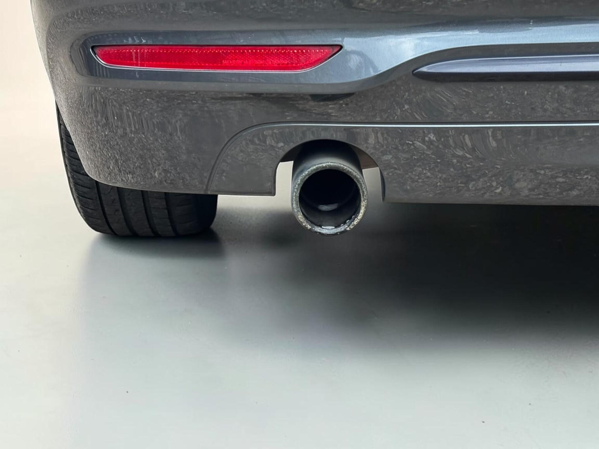 BMW 2 Series view 33