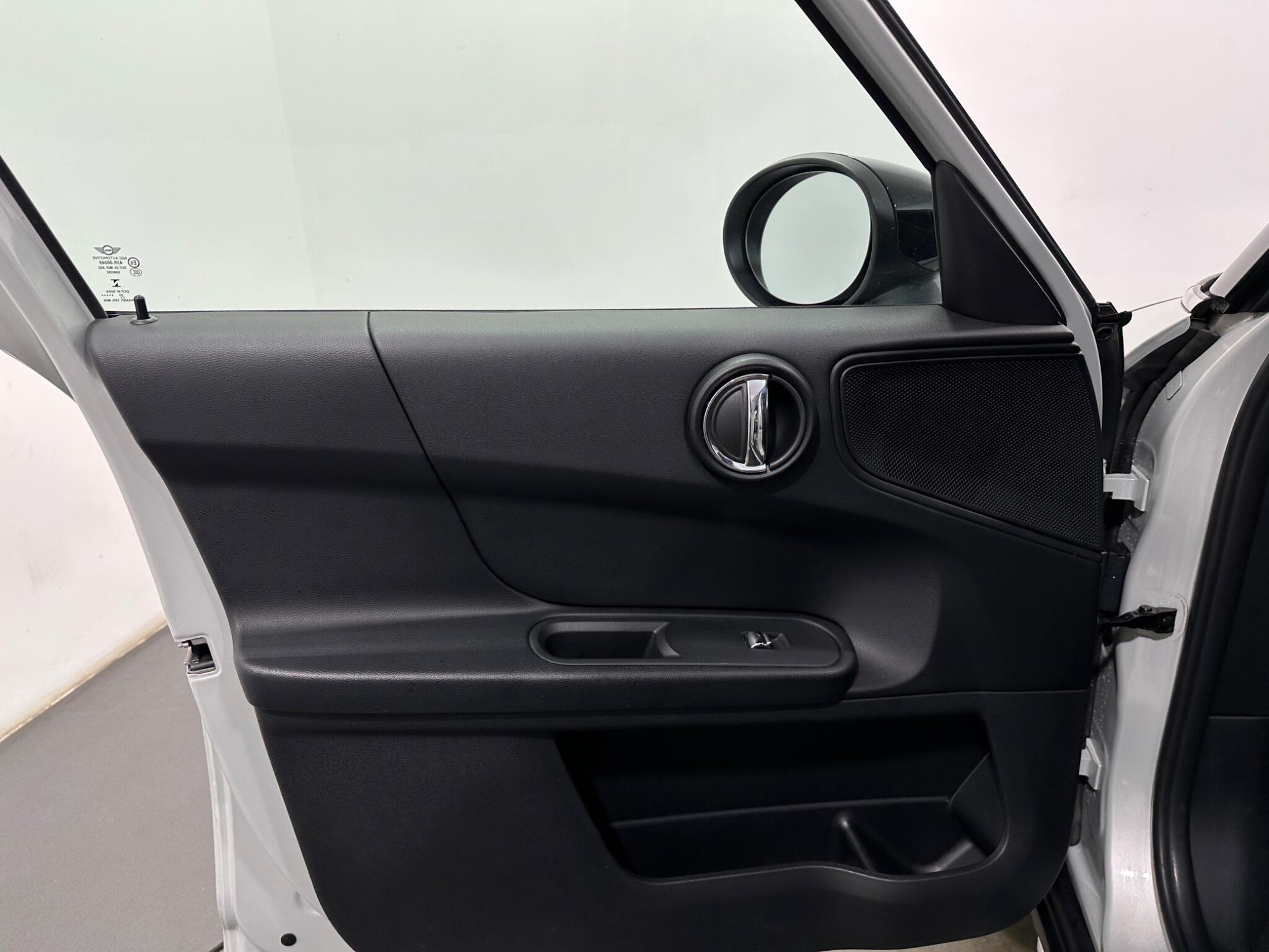 Mini Countryman view 38