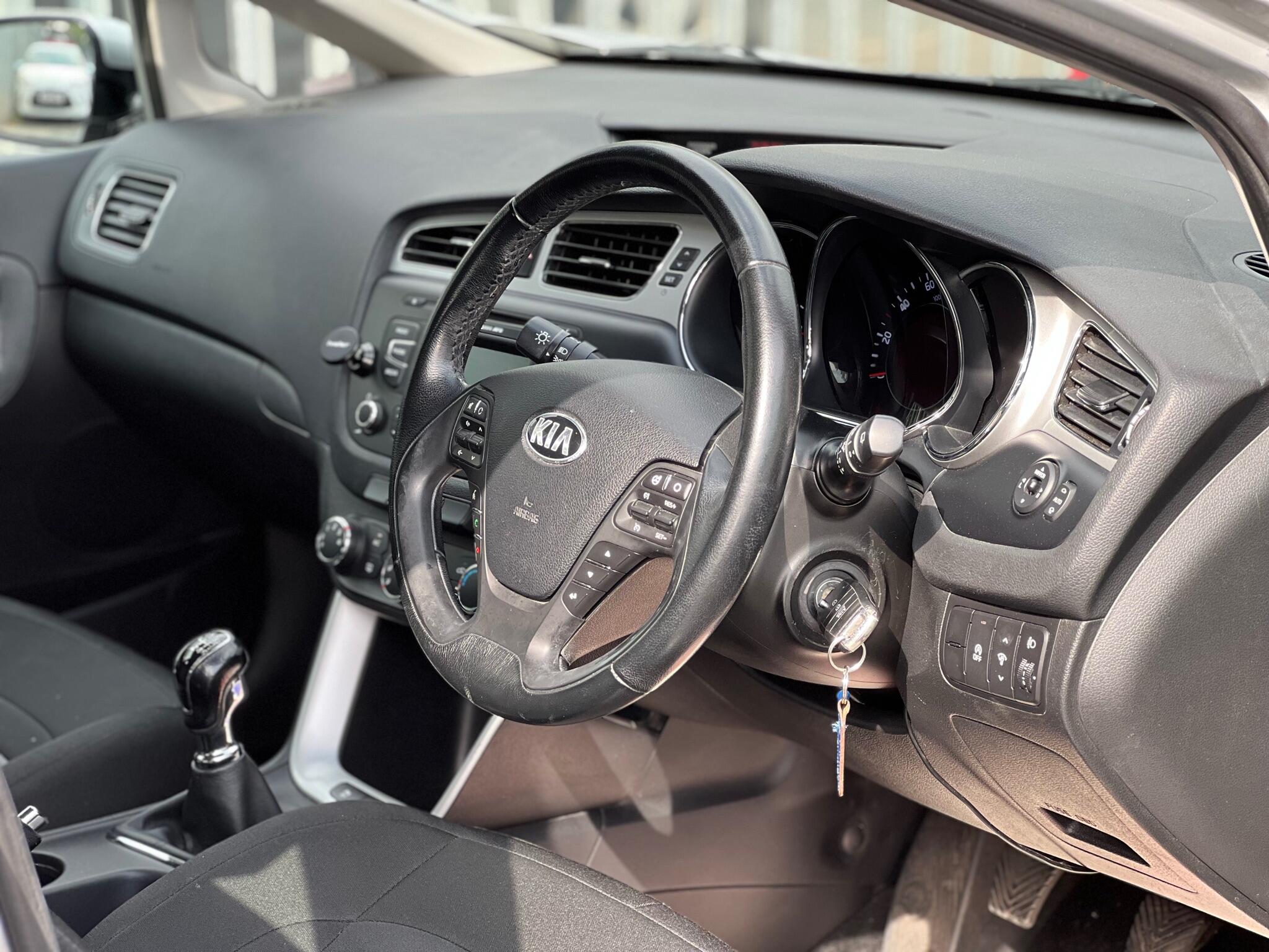2014 Kia Ceed 1.6 CRDi EcoDynamics 2 Euro 5 (s/s) 5dr • 88,000 miles image 13