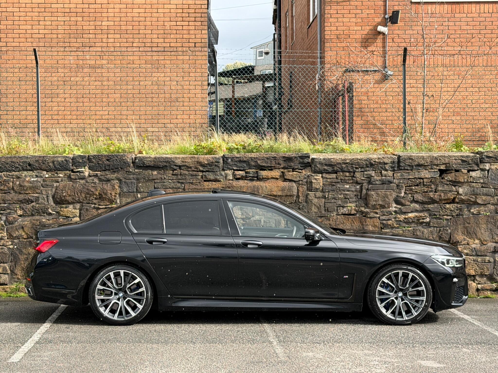 BMW 7 Series view 8