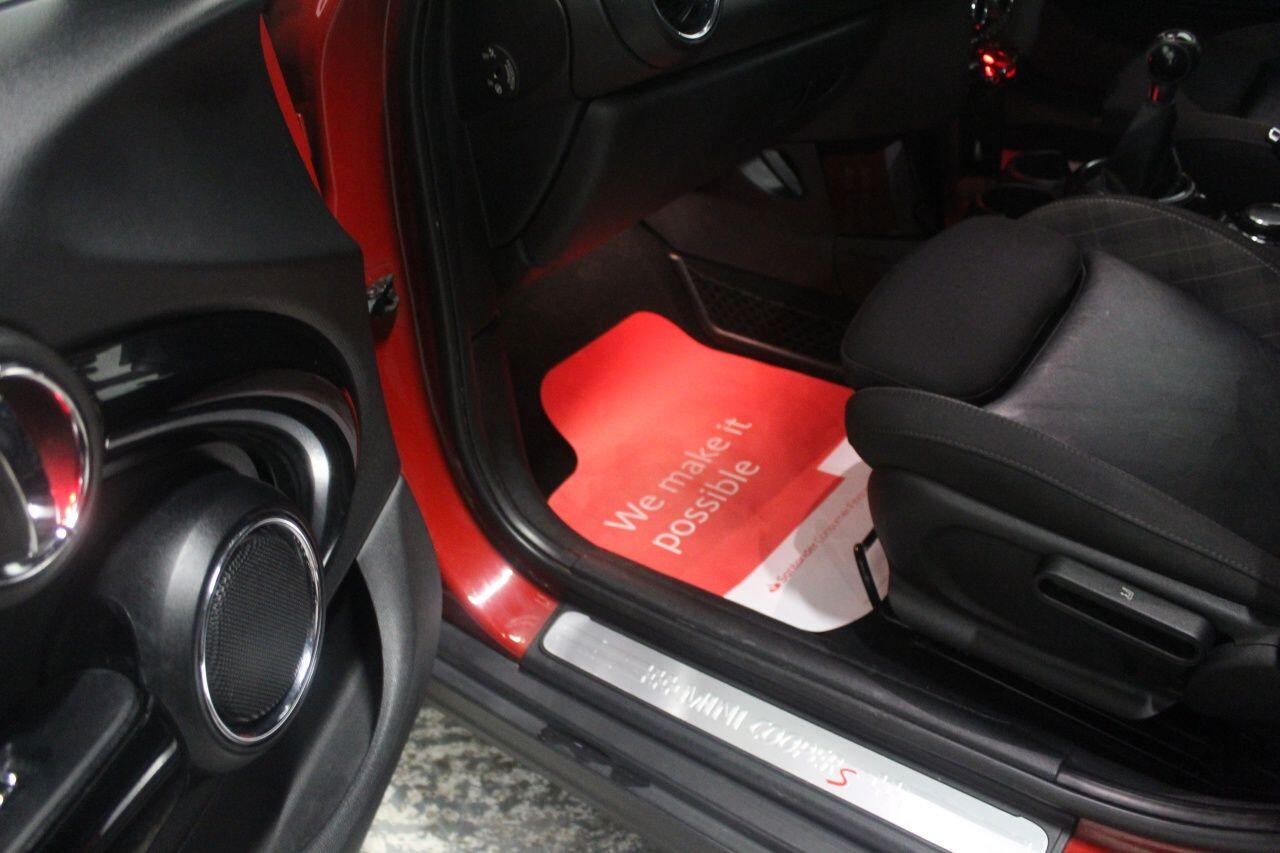 Mini Hatch view 30