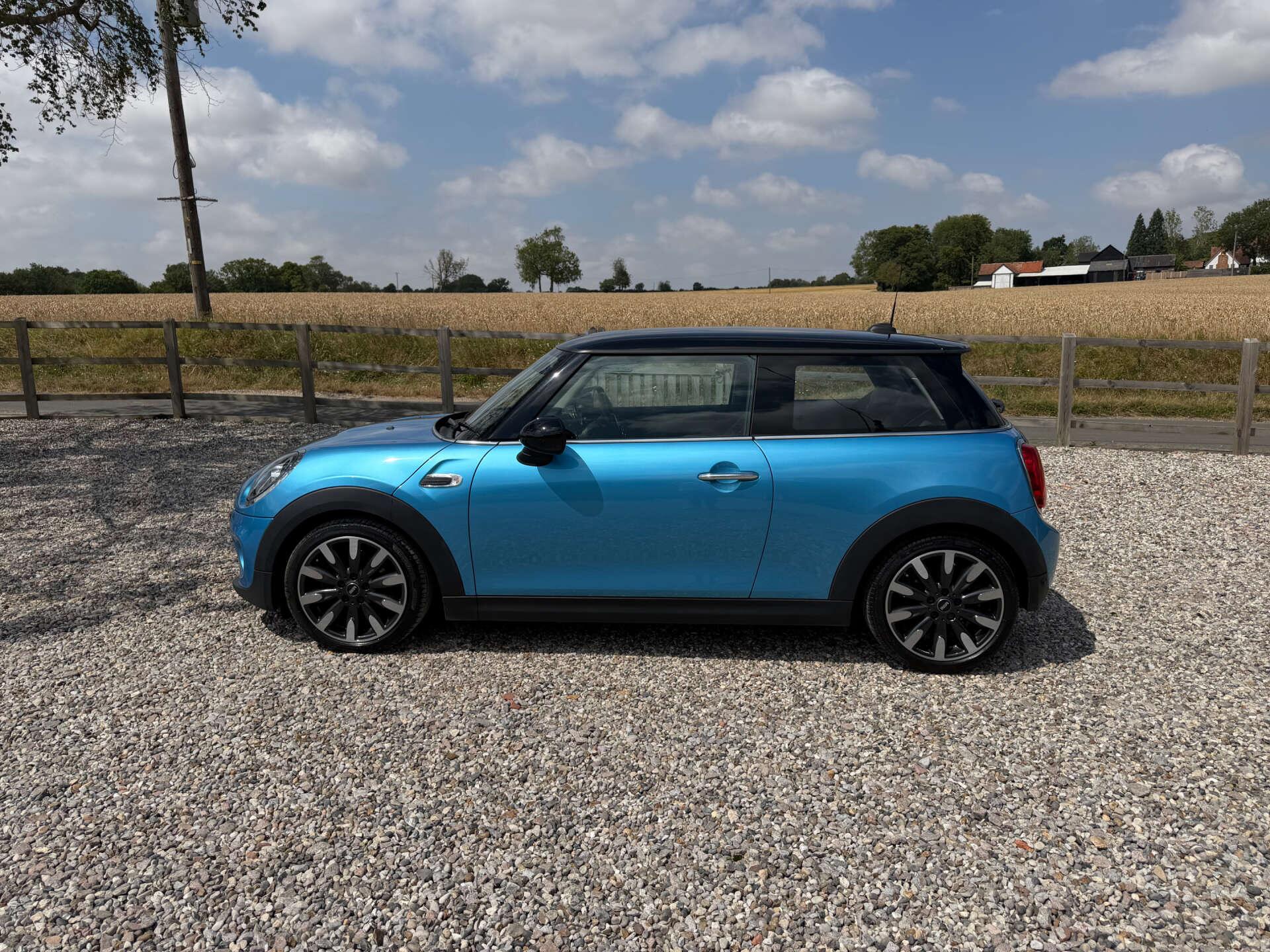 Mini Hatch view 6