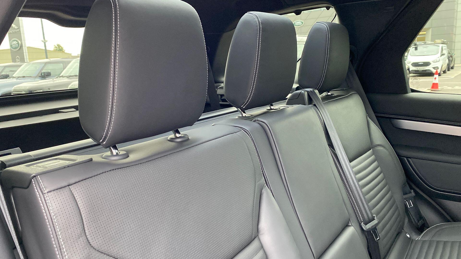Land Rover Discovery view 44