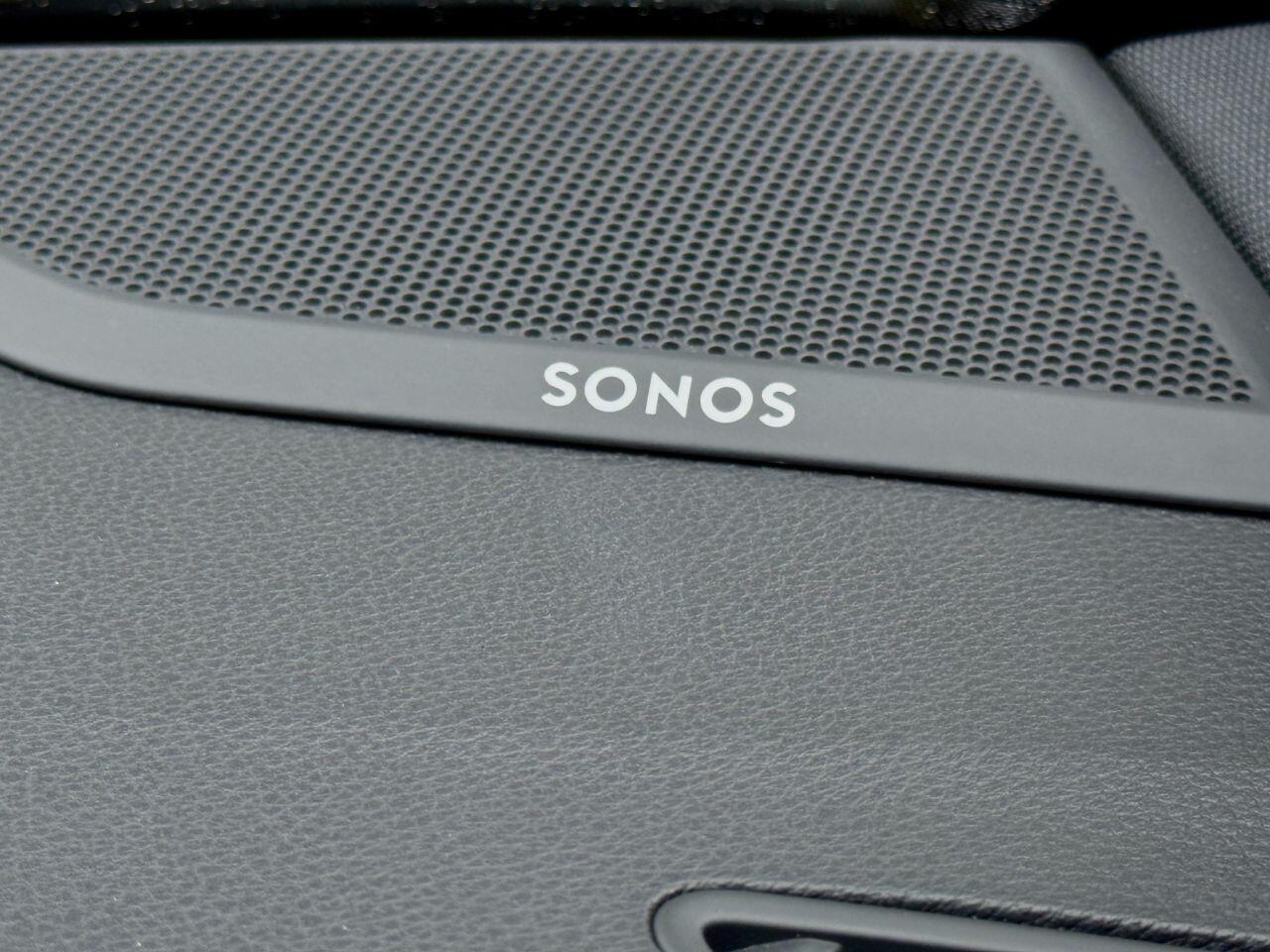 Audi Q3 view 24