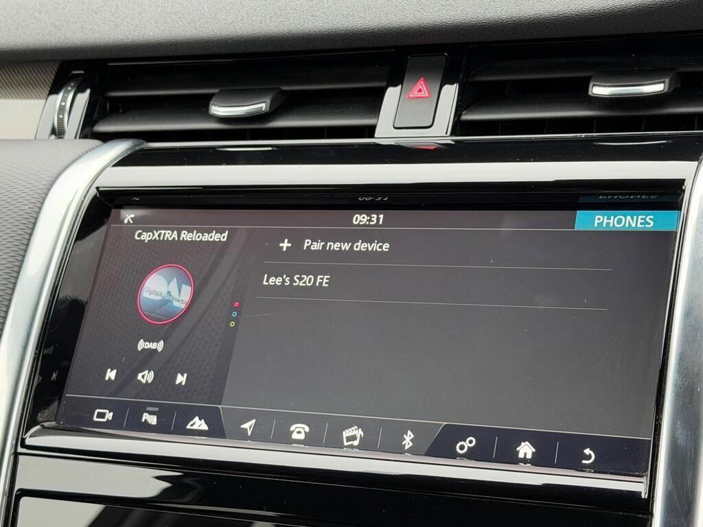 Land Rover Discovery Sport view 36