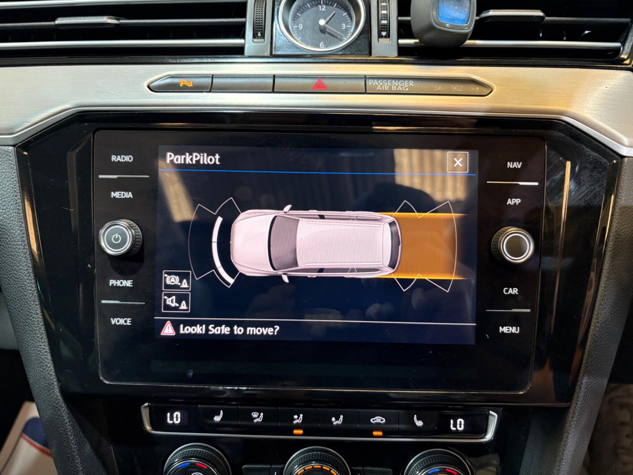 Volkswagen Passat view 13