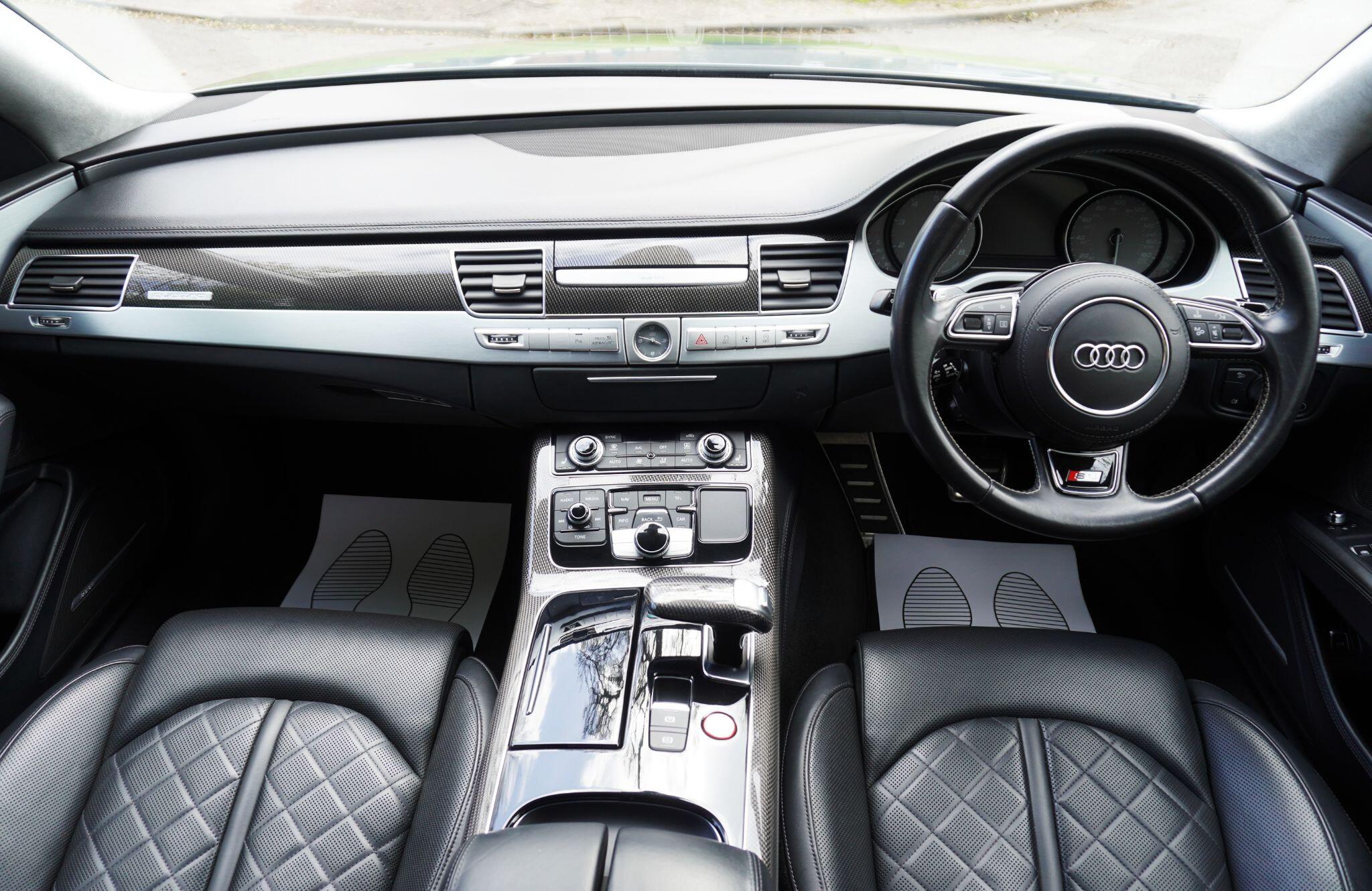 Audi S8 view 22