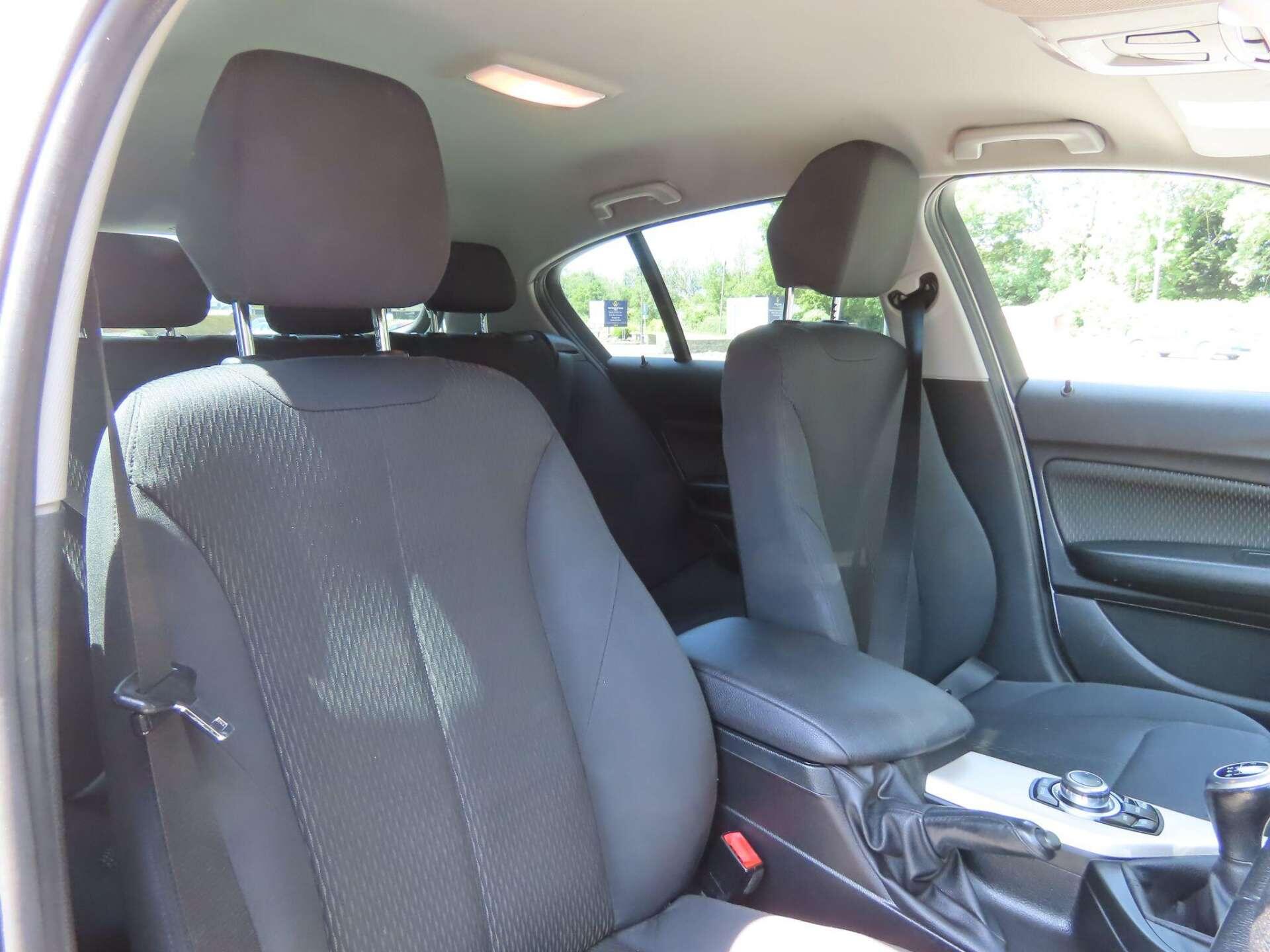 BMW 1 Series view 9