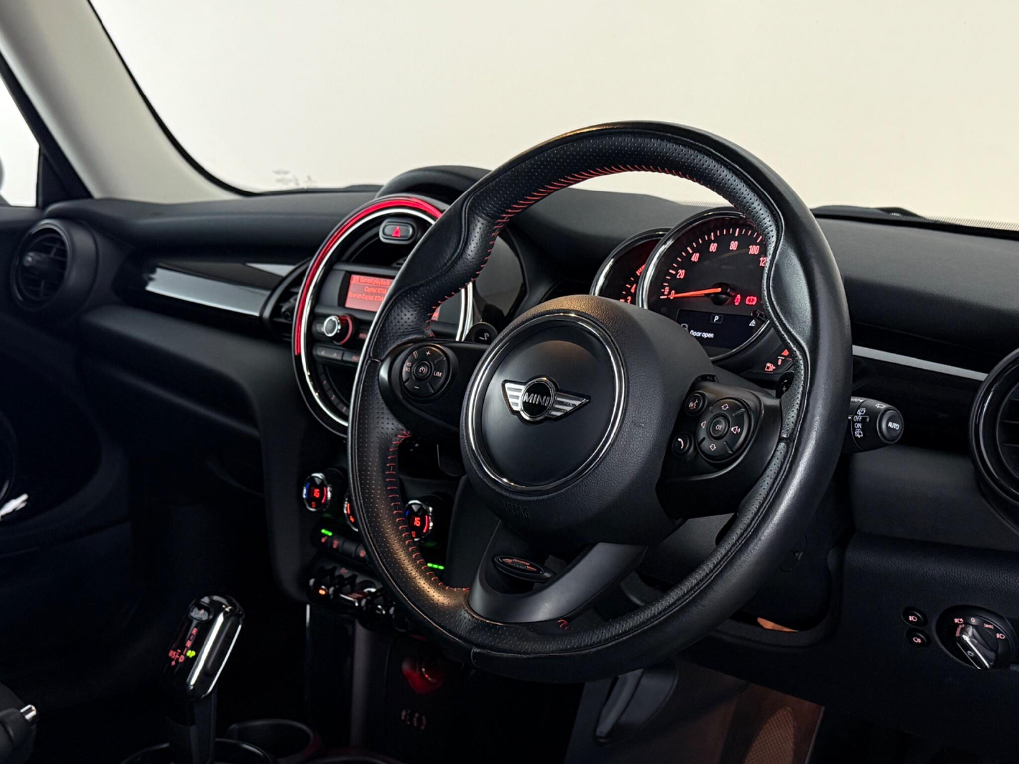 Mini Hatch view 27