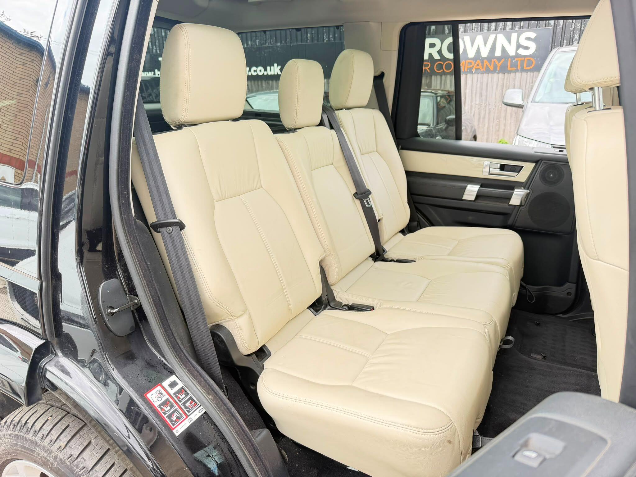 Land Rover Discovery view 13