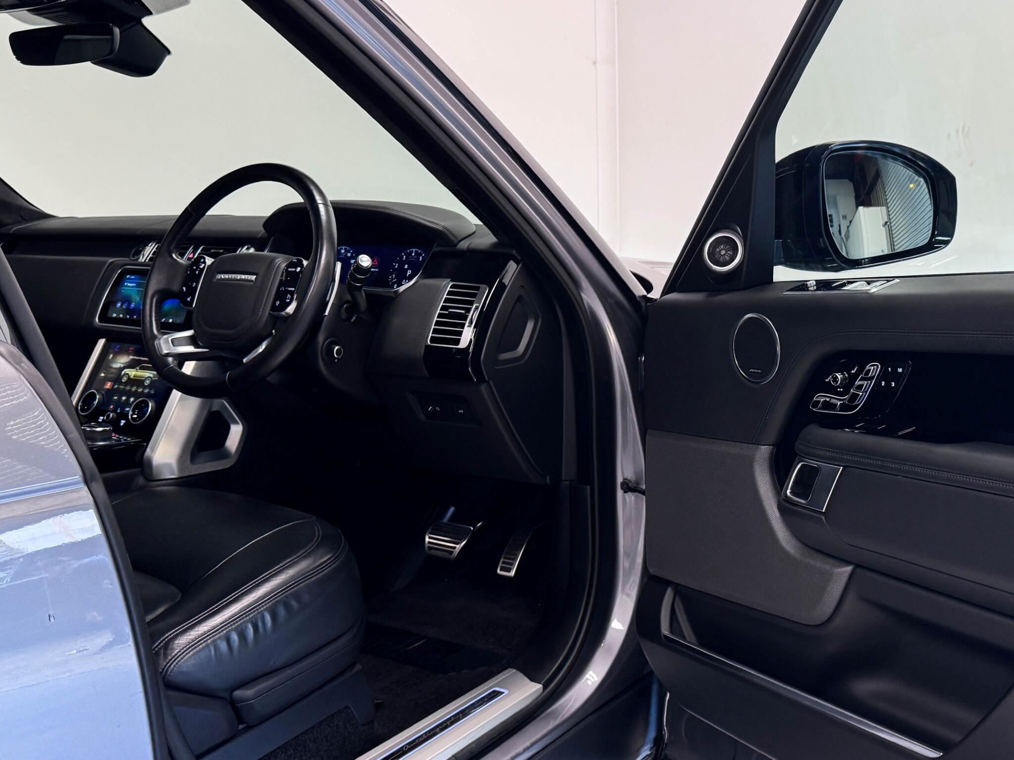 Land Rover Range Rover view 35