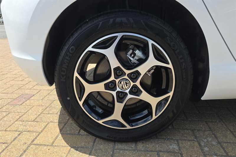 MG MG3 view 40