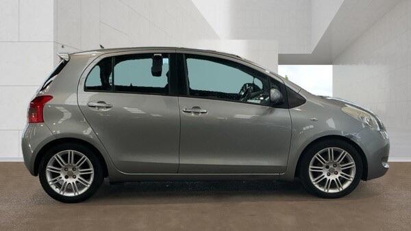 Toyota Yaris view 3