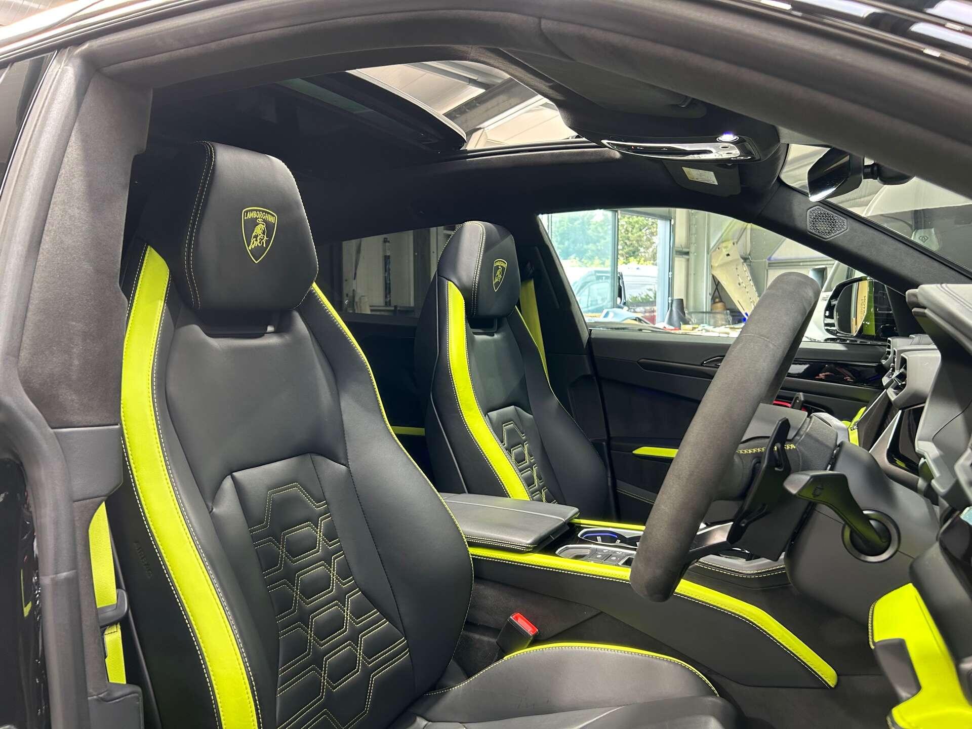 Lamborghini Urus view 31