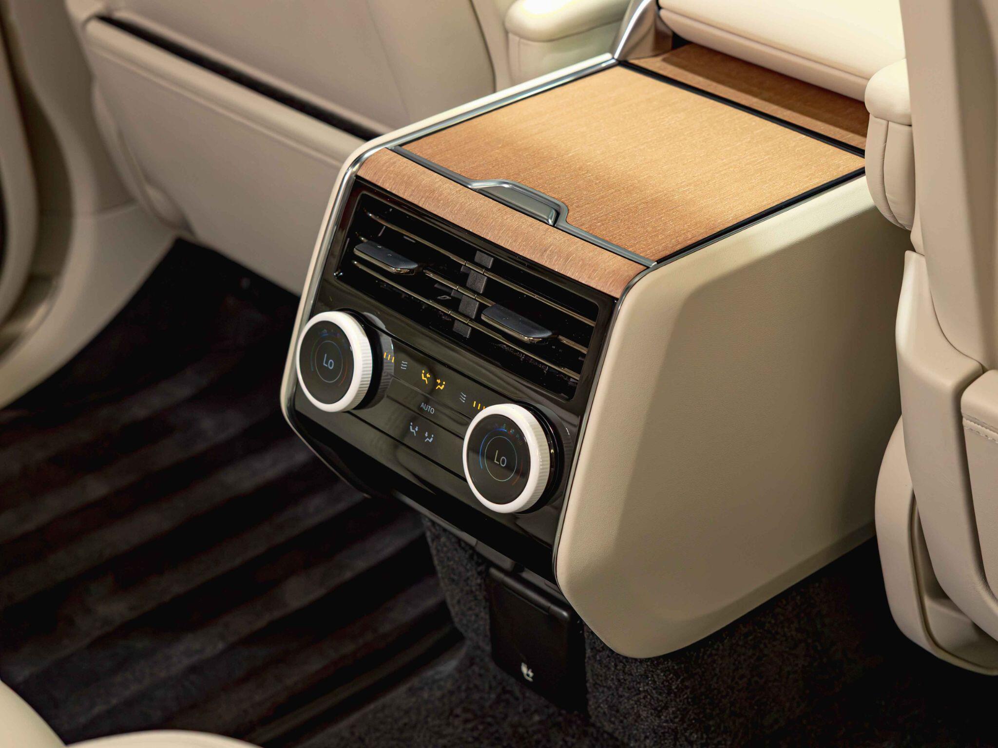 Land Rover Range Rover view 31